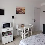 Chambre privée climatisée chez particulier, WIFI proche du Grand St Charles