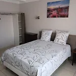 Chambre privée climatisée chez particulier, WIFI proche du Grand St Charles