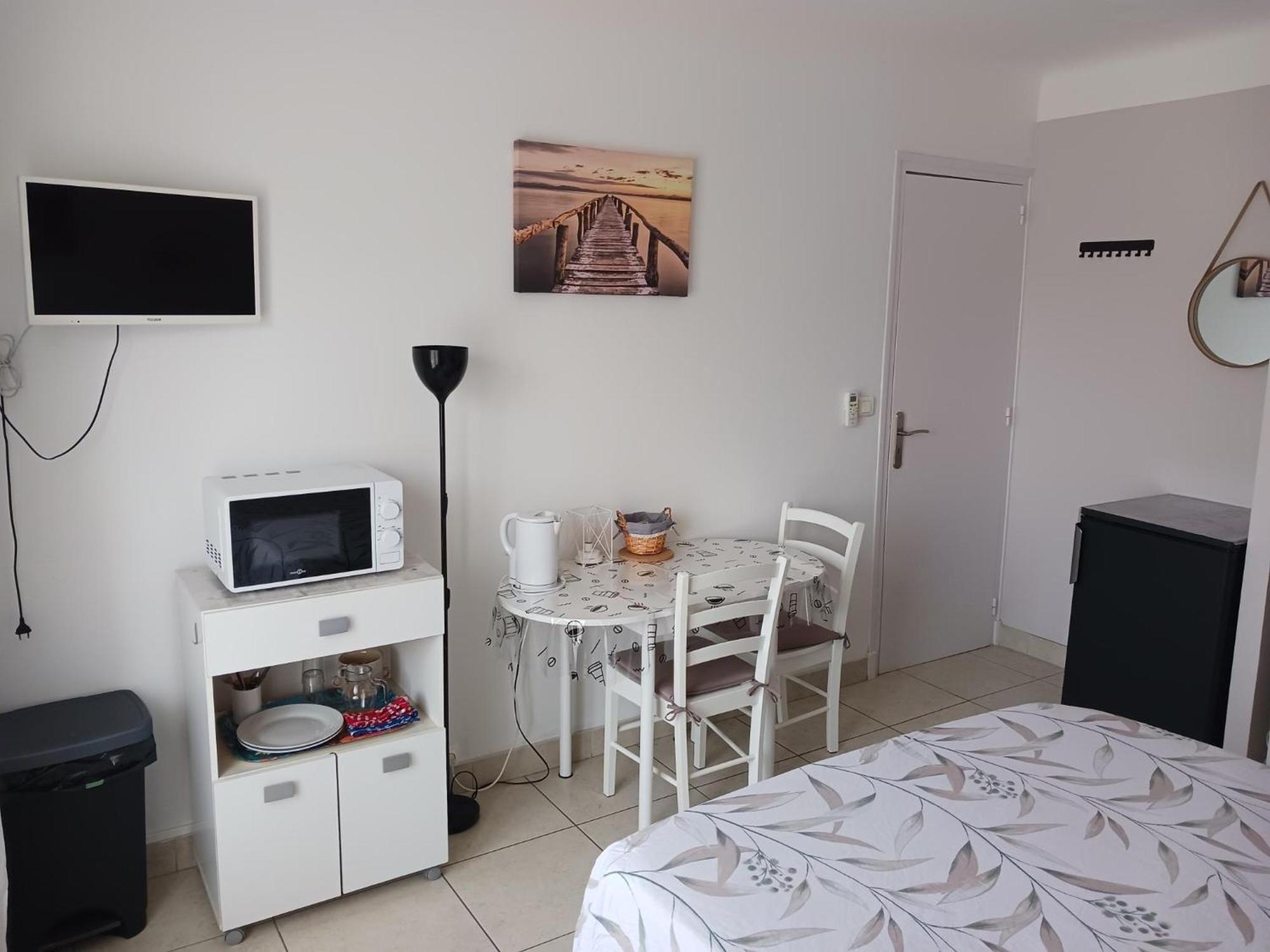 Chambre Privee Climatisee Chez Particulier, Wifi Privatunterkunft