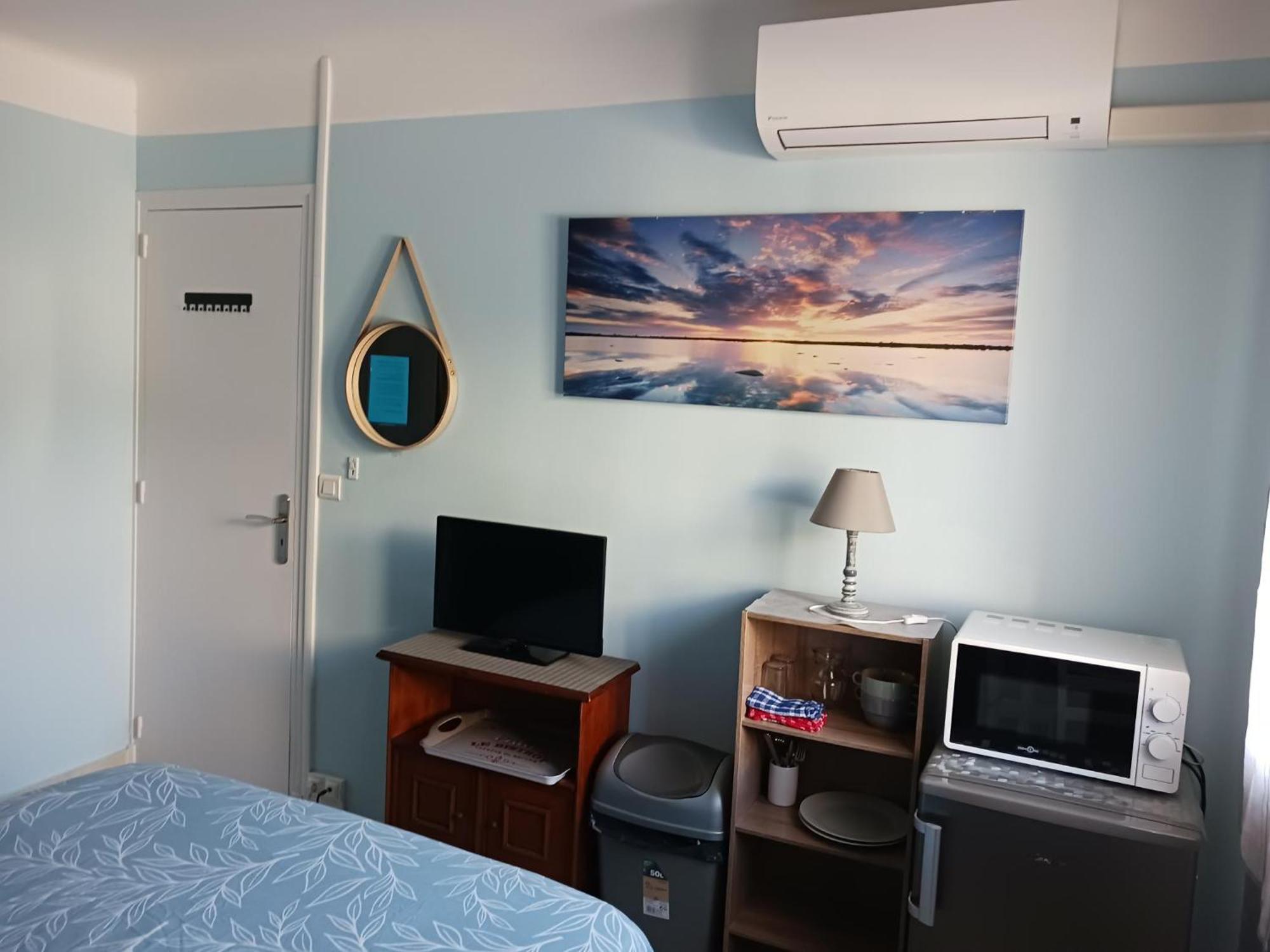 Habitación en casa particular Chambre Privée Climatisée Chez Particulier, Wifi Proche Du Grand St Charles